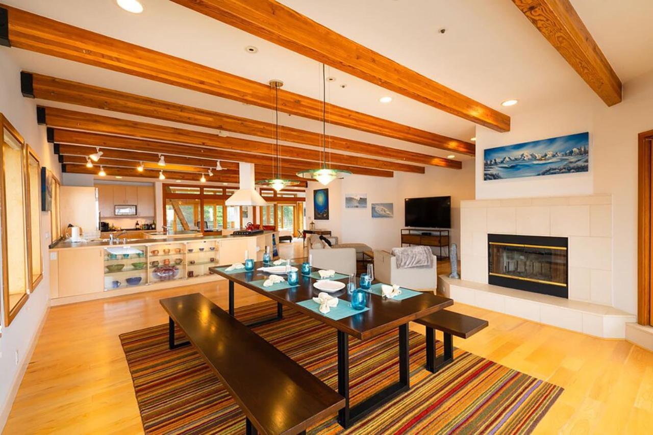 Luxury Beachfront Penthouse Walk To The Restaurants Entertainment Holiday home Half Moon Bay