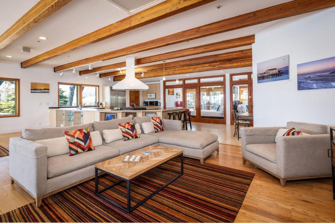 Luxury Beachfront Penthouse Walk To The Restaurants Entertainment Holiday home