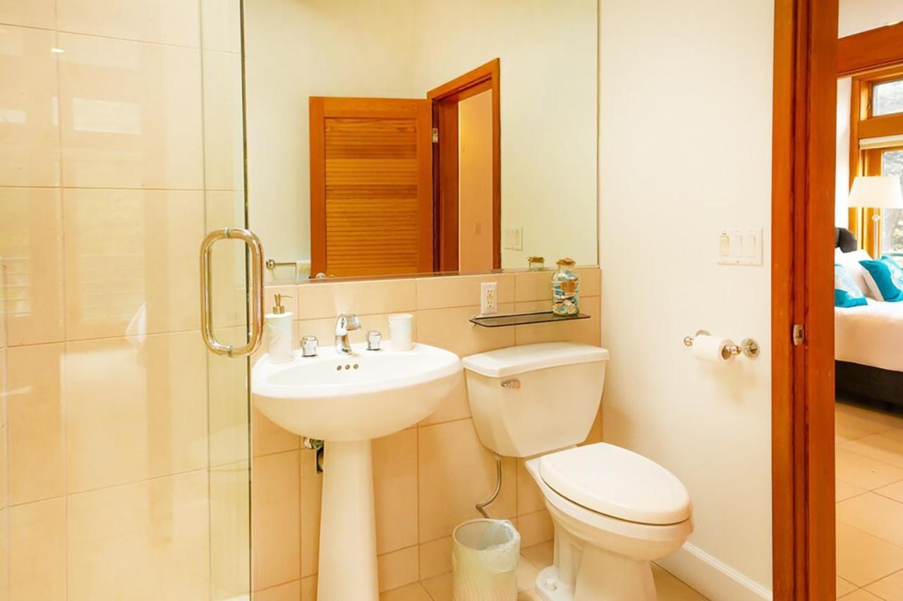 Luxury Beachfront Penthouse Walk To The Restaurants Entertainment Holiday home
