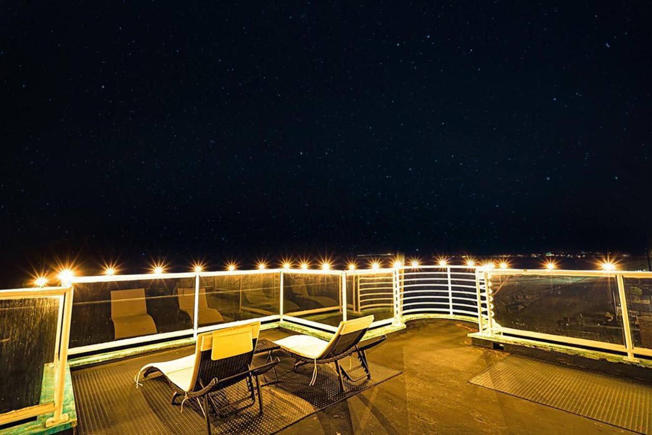 Holiday home Luxury Beachfront Penthouse Walk To The Restaurants Entertainment Half Moon Bay