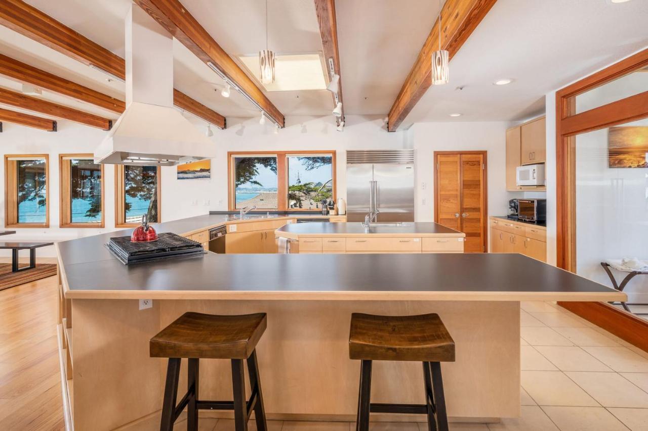Holiday home Luxury Beachfront Penthouse Walk To The Restaurants Entertainment Half Moon Bay