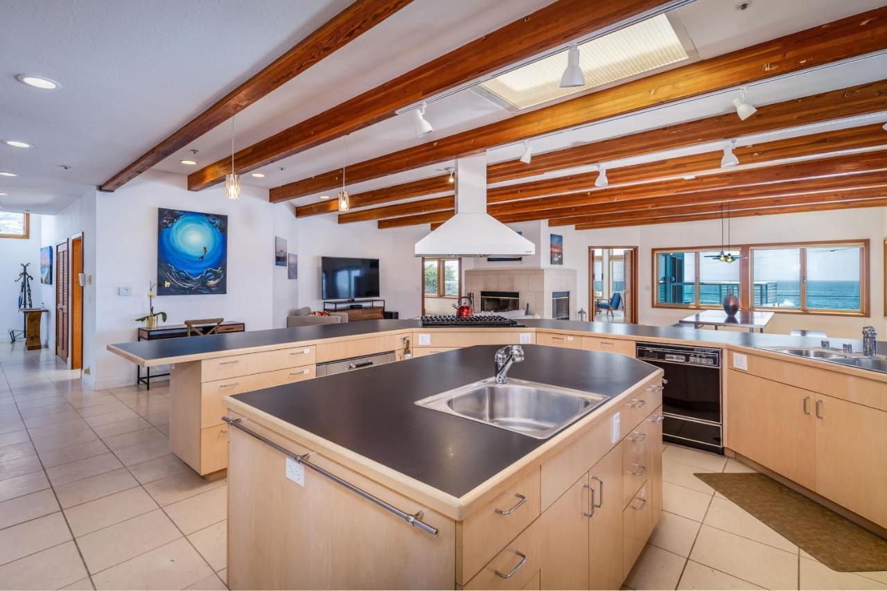 Holiday home Luxury Beachfront Penthouse Walk To The Restaurants Entertainment Half Moon Bay