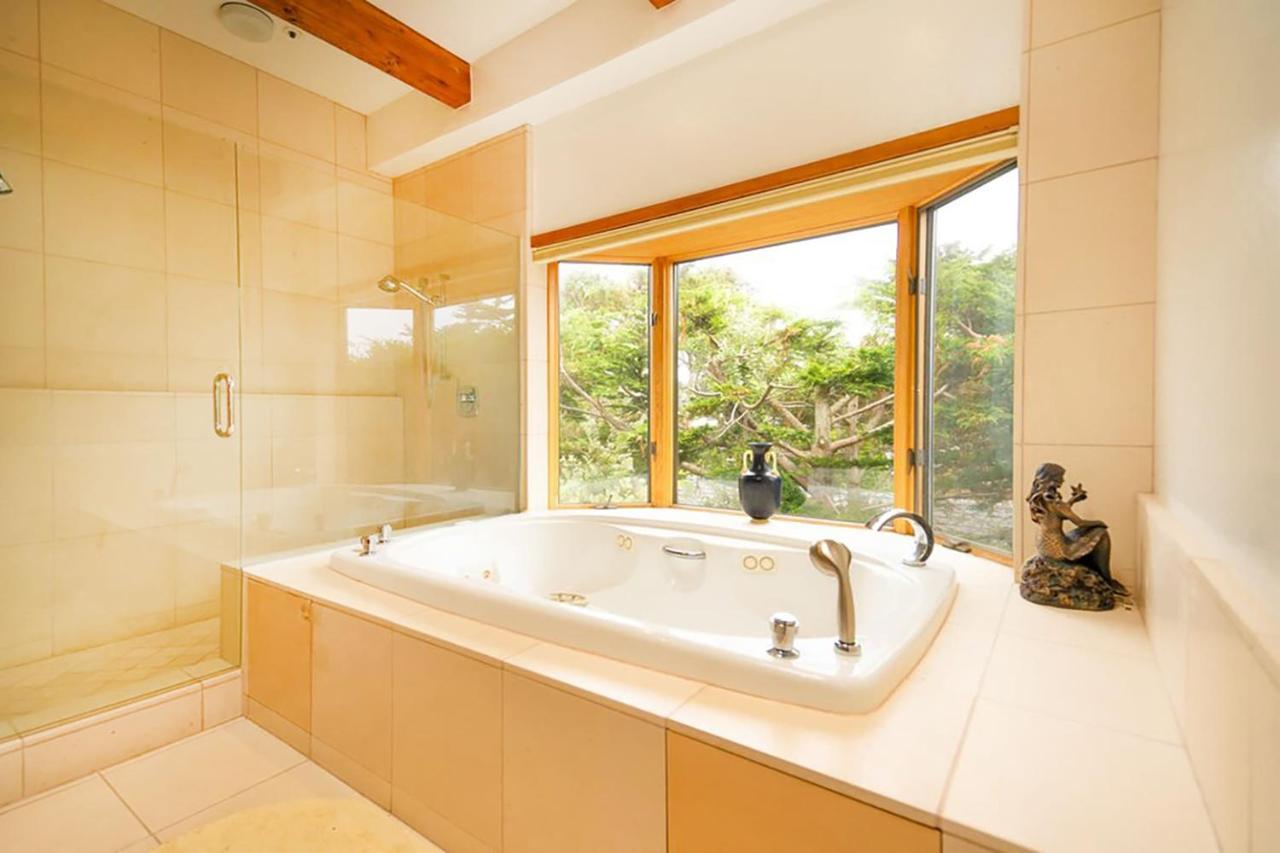 Luxury Beachfront Penthouse Walk To The Restaurants Entertainment