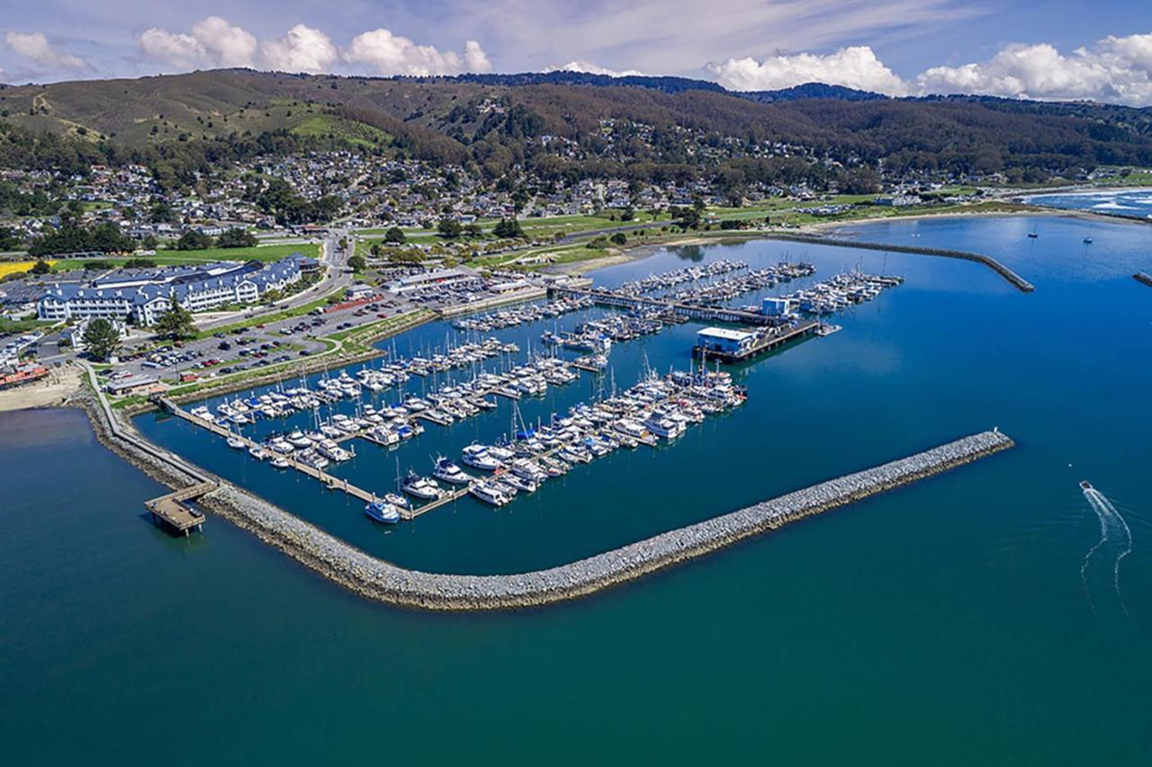 Luxury Beachfront Penthouse Walk To The Restaurants Entertainment Holiday home Half Moon Bay
