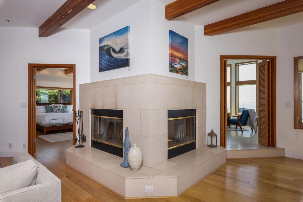 Luxury Beachfront Penthouse Walk To The Restaurants Entertainment Holiday home Half Moon Bay