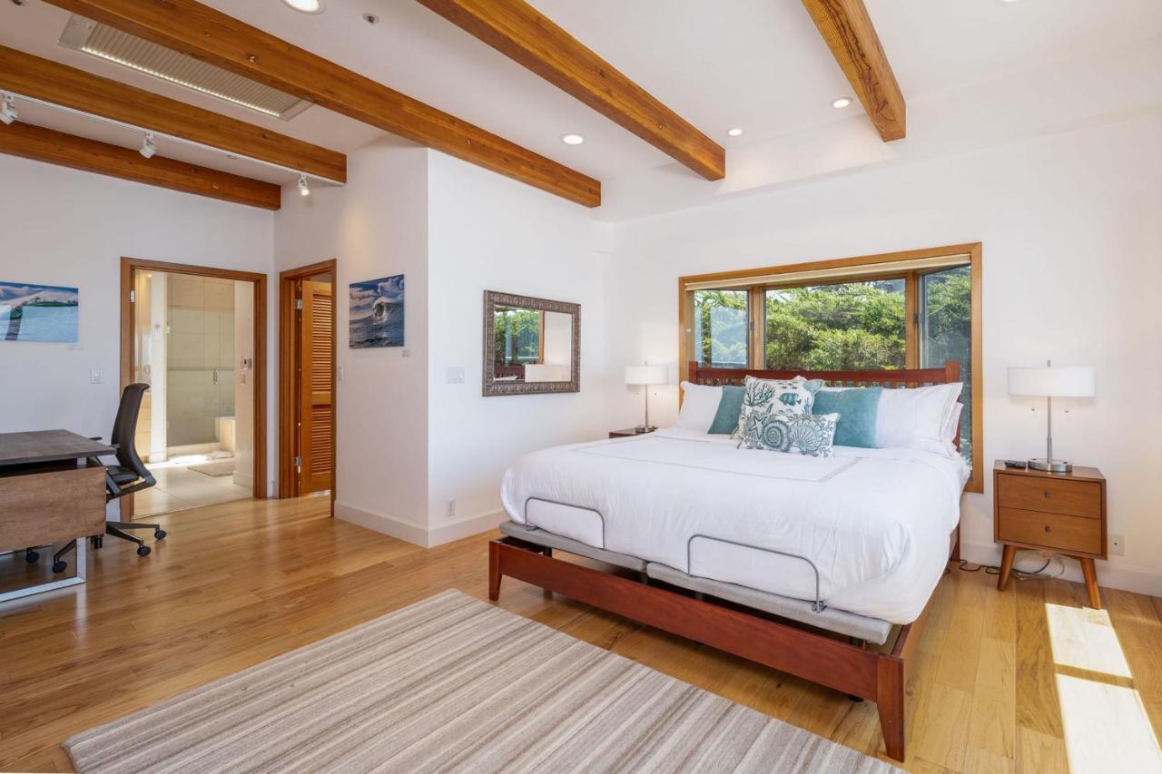 Luxury Beachfront Penthouse Walk To The Restaurants Entertainment Holiday home Half Moon Bay