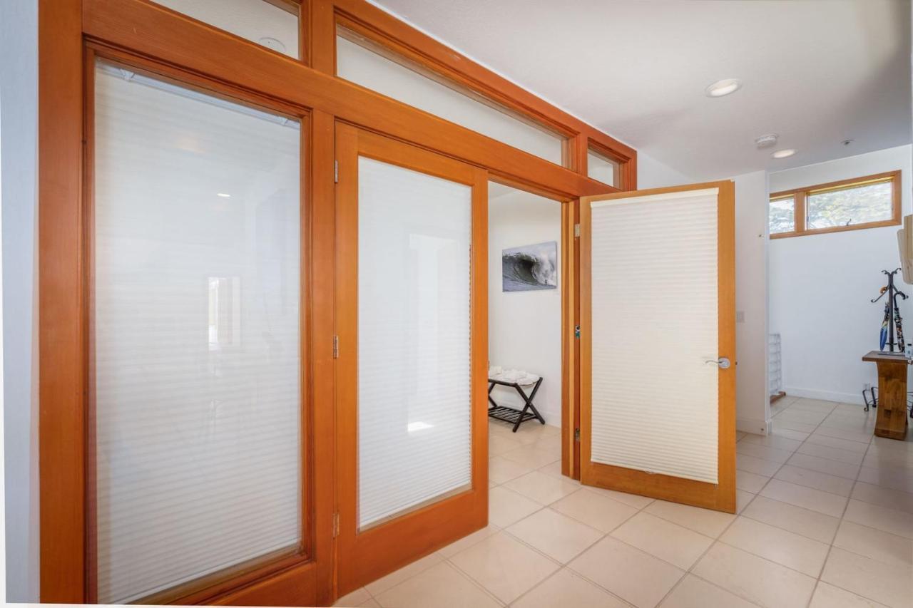 Luxury Beachfront Penthouse Walk To The Restaurants Entertainment Holiday home Half Moon Bay